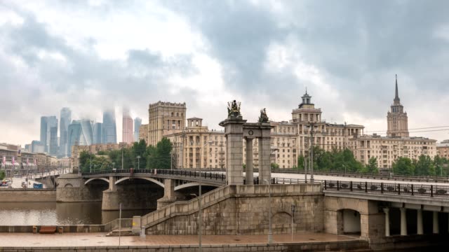 Moskau-Stadt-Skyline-Timelapse-im-Zentrum-des-Geschäftsviertels-und-Moskwa,-Moskau-Russland-4K-Zeitraffer