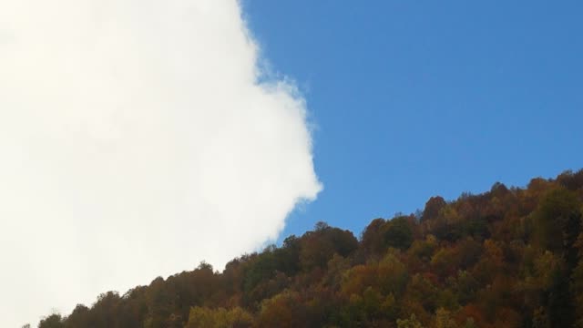 Berge-in-den-Wolken