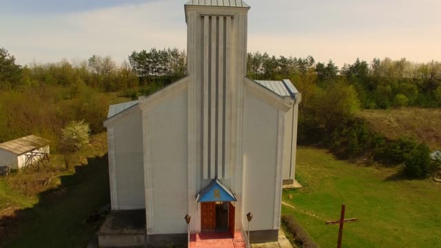 große-und-prächtige-katholische-Tempel.-Aufnahmen-aus-der-Luft.