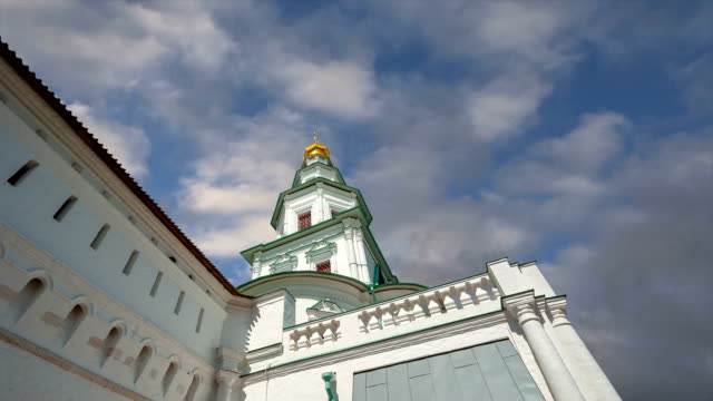 Auferstehungskloster-gegen-den-Himmel-ist-ein-großes-Kloster-der-Russisch-Orthodoxen-Kirche-in-der-Region-Moskau,-Russland
