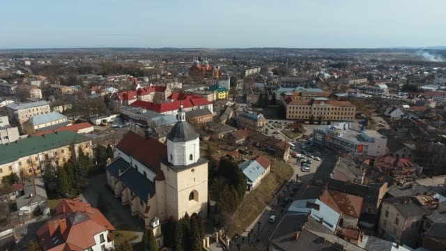 Luftaufnahme-Kleine-Stadt-bei-Sambor-Ukraine
