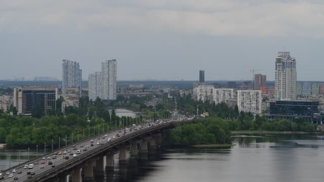 Kiew-Ukaine-Dnipro-Fluss-linke-Küste-Panorama-Frühlingslandschaft