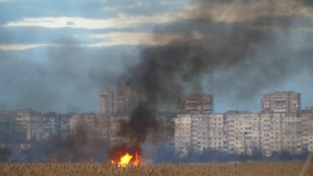 Blazing-reed-with-tongues-of-fire-on-the-Dnipro-quay-in-the-evening-in-slo-mo