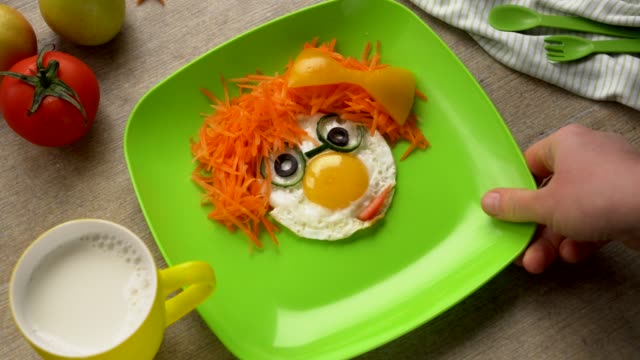 Healthy-Food-Art-Snack-for-Kids.-Funny-face-on-a-plate