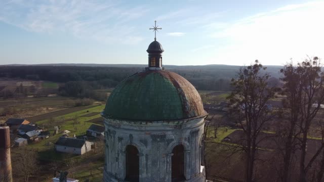 Iglesia-Católica-Romana-Aerial,-Ucrania