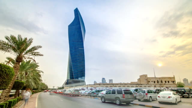 Torre-Al-Tijaria-en-la-ciudad-de-Kuwait-timelapse-hyperlapse.-Kuwait,-Medio-Oriente
