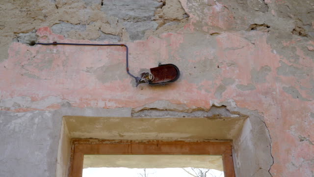 Closer-look-of-the-ruined-wall-of-the-house