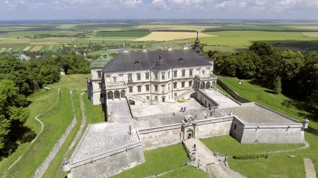 4-K.-Aerial-Blick-auf-Pidhorodetsky-Burg-in-der-Region-Lviv,-Ukraine
