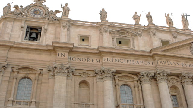 Saint-Peter-Basilica-facade.