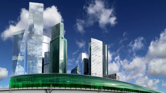 Moskauer-zentralen-Kreis---kleiner-Ring,-MCC,-oder-MK-MZD-und-Wolkenkratzer-des-International-Business-Center-(Stadt),-Russland.-Delovoy-Tsentr-Bahnhof