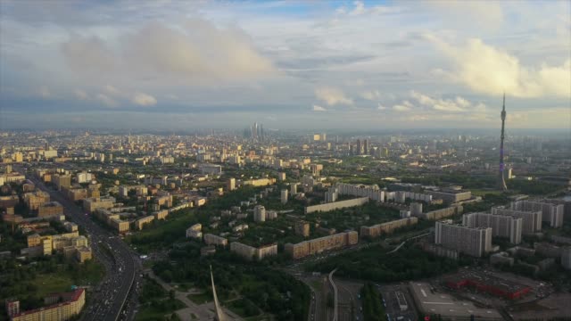 Russlands-sonniger-Sommer-Tag-Moskau-berühmten-Stadtbild-Ostankino-Turm-Luftaufnahmen-Panorama-4k