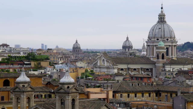 Breathtaking-view-of-Roman-architecture,-Altare-della-Patria,-San-Carlo-al-Corso