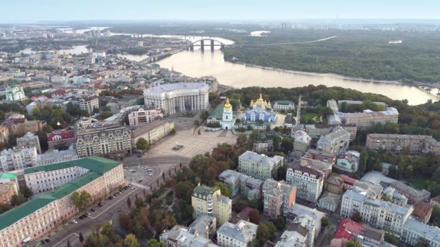 Kiev,-Ukraine.-Flying-over-Kyiv-old-town-early-in-the-morning.-UHD,-4K