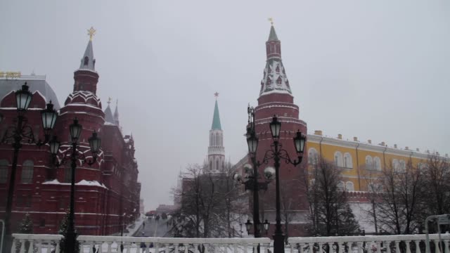 Spaziergang-auf-schneebedeckten-Moskau