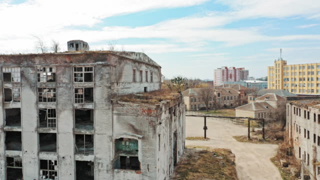 Antiguos-edificios-de-apartamentos-abandonados