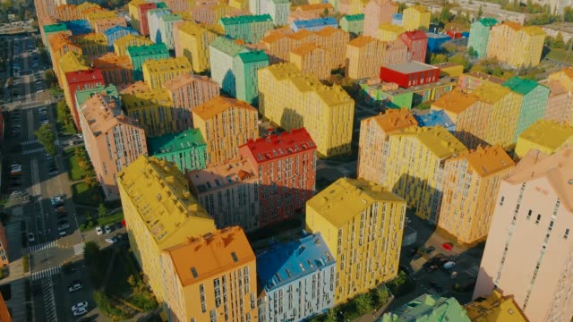 Edificios-residenciales-de-colores.-Vista-aérea