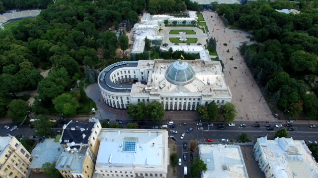 Monumentos-Palacio-de-Mariinsky-Verkhovna-Rada-y-el-Mariinsky-Parque-de-Kiev-en-Ucrania