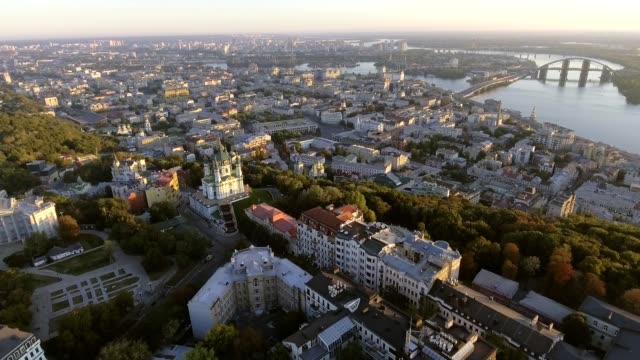 Kiew-Stadt-Zentrum-aerial-Sightseeing.-Zentraler-Bestandteil-der-ukrainischen
