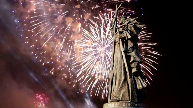 Fireworks-over-the-Monument-to-Holy-Prince-Vladimir-the-Great-on-Borovitskaya-Square-in-Moscow-near-the-Kremlin,-Russia.--The-opening-ceremony-took-place-on-November-4,-2016