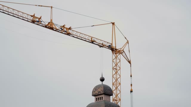 construction-crane-on-sky-background