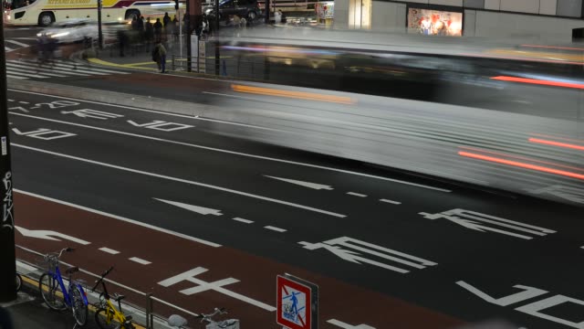 Zeitraffer-HD-Video-in-Tokio-zur-Veranschaulichung-schnelle-Bewegung-und-Geschwindigkeit-Konzepte-der-hektischen-überfüllten-Welt-mit-einer-zunehmenden-Bevölkerung