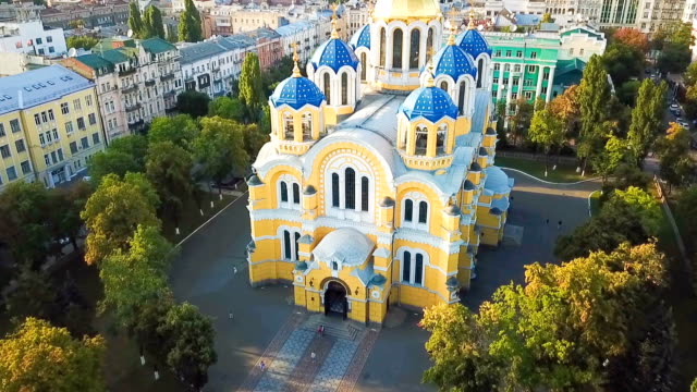 Hitos-de-Ukrain-de-Kiev-Kiev-Catedral-de-San-Volodymyr.-Top-vie-de-drone-aéreos-fooatge-video.-Lugares-turísticos-de-famouse