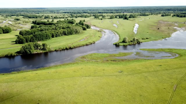 vista-de-las-praderas-inundadas-cerca-del-río-Oka