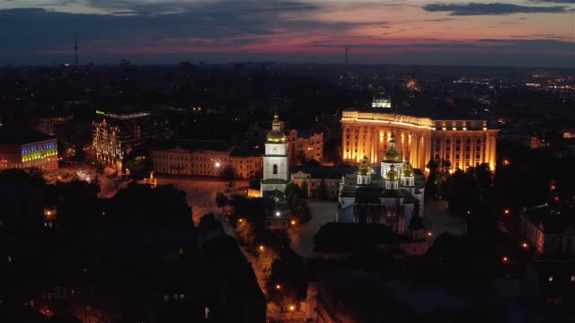 Flight-at-night-over-the-Sofia-Cathedral-in-Kiev