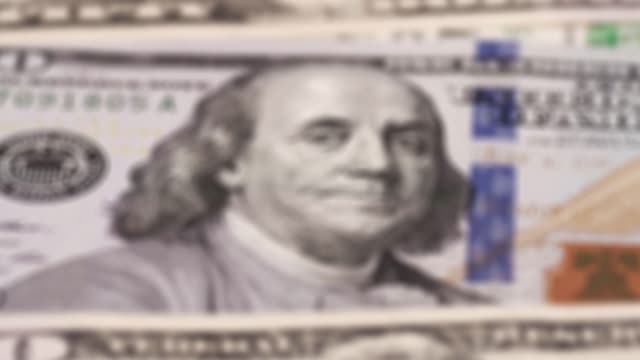Focus-United-States-one-hundred-dollar-bill.