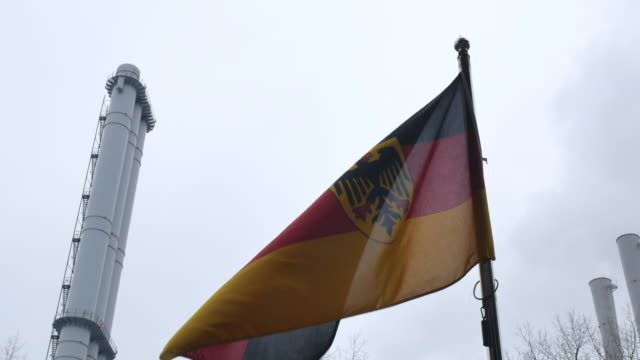 zoom-en-el-vídeo-de-la-bandera-de-Alemania-en-el-polo