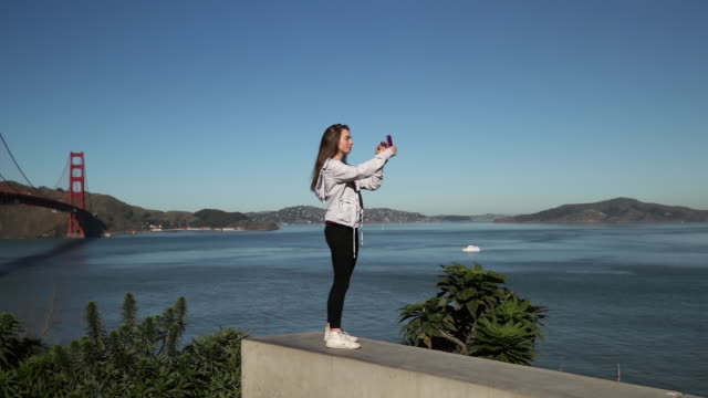 Woman-taking-selfie-with-Golden-Gate-Bridge