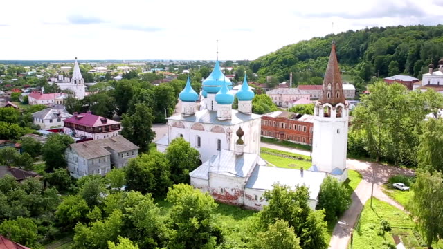 aerial-shot-Cathedral-of-the-Annunciation-in-Gorokhovets,-Russia