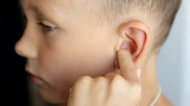 The-boy's-finger-massages-the-left-ear
