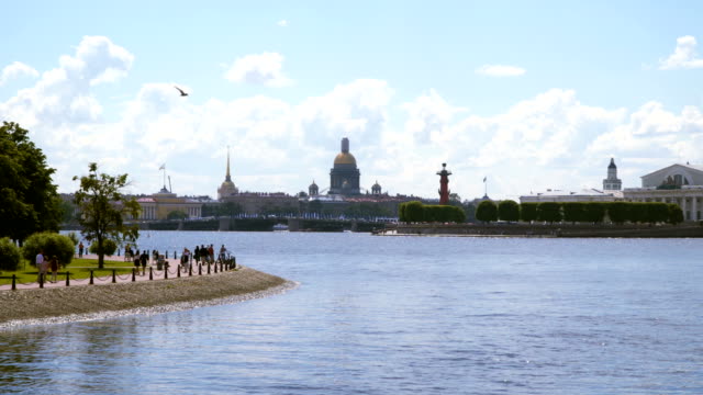 Blick-auf-die-Landzunge-der-Wassiljewski-Insel-St.-Petersburg