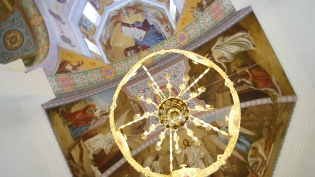 panning-of-ceiling-of-orthodox-Cathedral