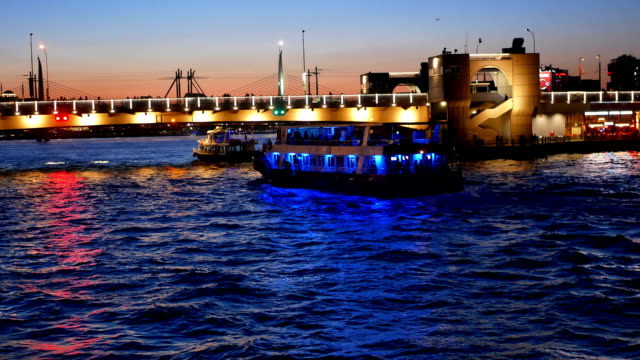 City-Nacht-Seeschiff