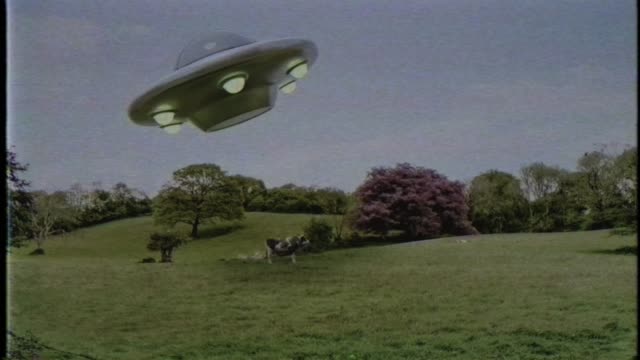 UFO-alien-abduction-cow-ufo-unidentified-flying-object-aliens-close-encounter-4k