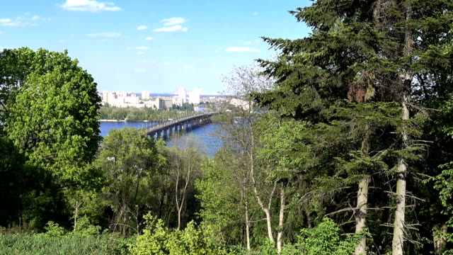 Blick-vom-Botanischen-Garten-in-Kiew-am-Dnjepr