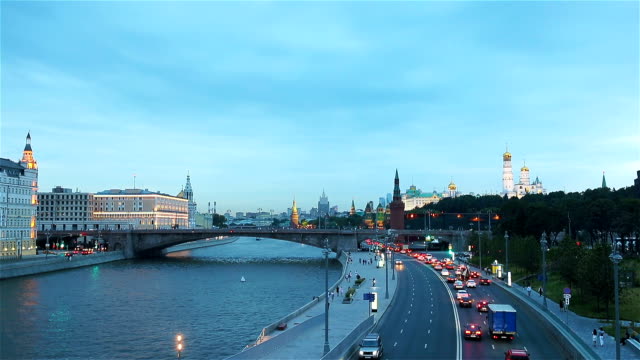Panoramablick-auf-Moskau-Wahrzeichen-während-des-Sonnenuntergangs-vom-Zarjadje-Park