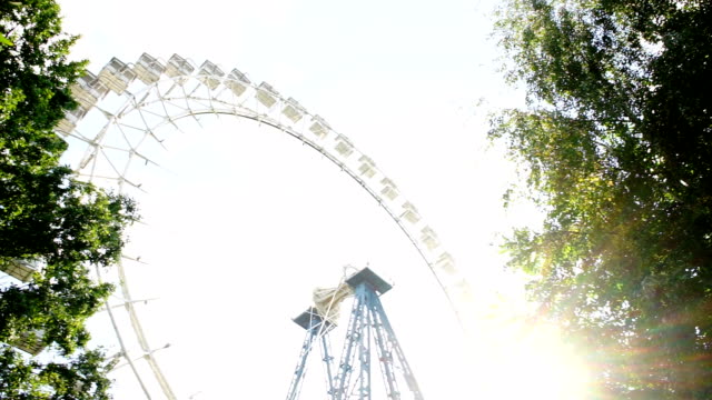 Ferris-wheel-view-from-below