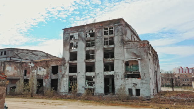 Vista-aérea-de-una-planta-industrial-abandonada.