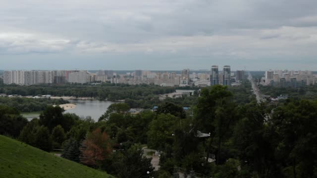 Blick-auf-den-Dnjepr-und-die-Stadt-Kiew.