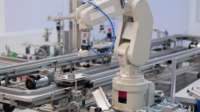 Industry-4.0-smart-factory-concept;-robot-arm-pick-product-from-automated-car-and-place-to-station-to-be-assembly.