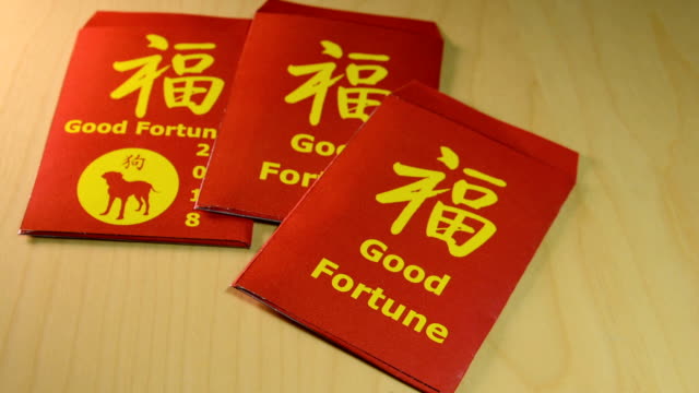 Die-rote-Briefumschlag-oder-Hong-Bao-dient-für-Geldspenden-während-Chinese-New-Year-2018-oder-Jahr-des-Hundes