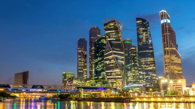 Moskau-Stadt-Skyline-von-Tag-zu-Nacht-Zeitraffer-im-Zentrum-des-Geschäftsviertels-und-Moskwa,-Moskau-Russland-4K-Zeitraffer