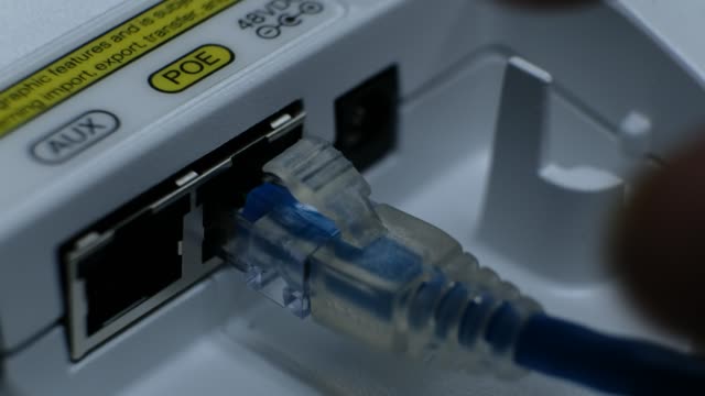 Remove-plugged-network-cable-on-rj45-port-with-POE-label