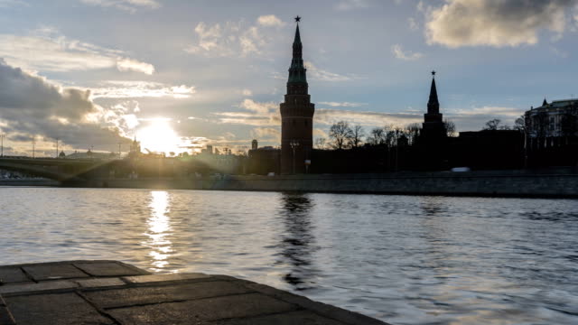 panoramic-view-of-Moscow-river-at-sunset-time-lapse,-hyper-lapse,