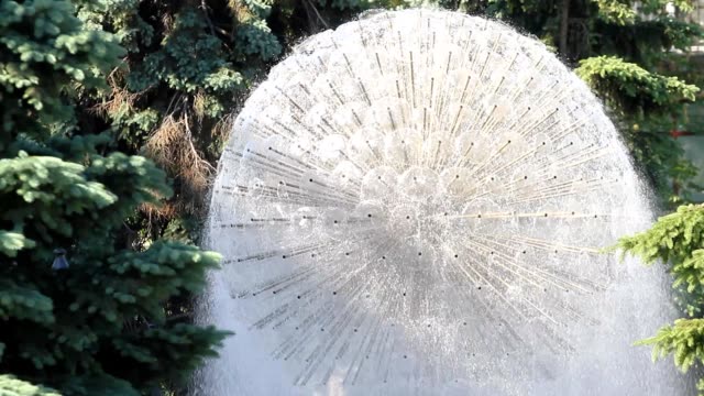 Fountain-in-the-form-of-a-dandelion-in-Kyiv
