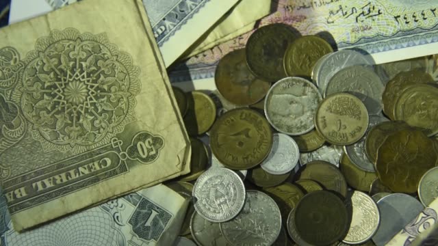 alte-Münzen-und-Papiergeld