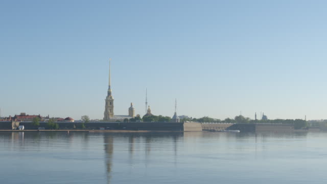 Peter-and-Paul-fortress-on-a-Neva-river-in-early-morning-in-summer---St.-Petersburg,-Russia